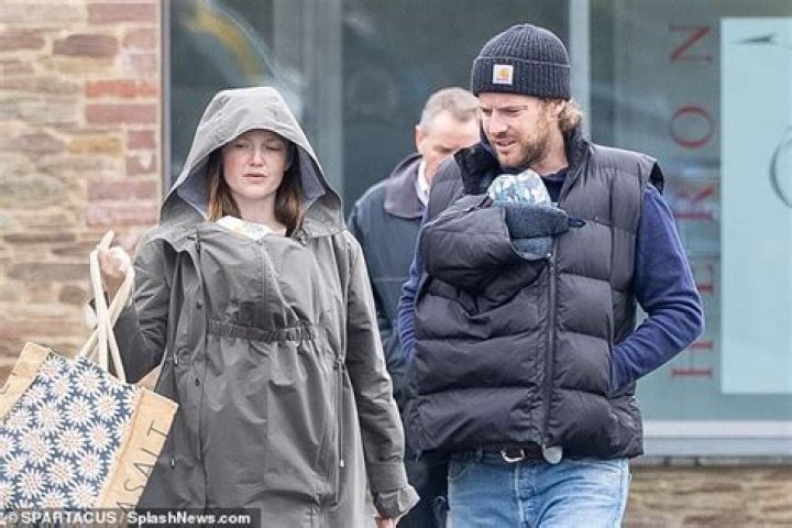 
Holliday Grainger And Partner Harry Treadaway Has 2 Children 