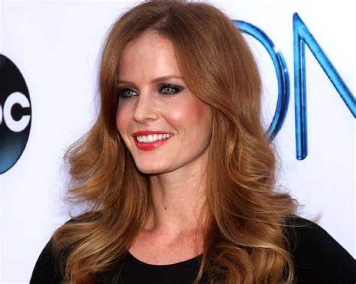 
What is Rebecca Mader doing today? Net Worth, Pregnant, Body 