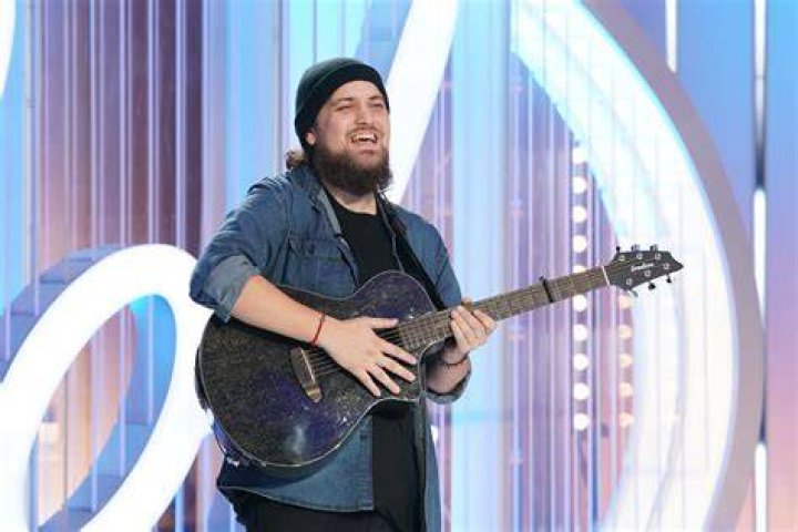 Why Does Oliver Steele Wear A Hat on American Idol?